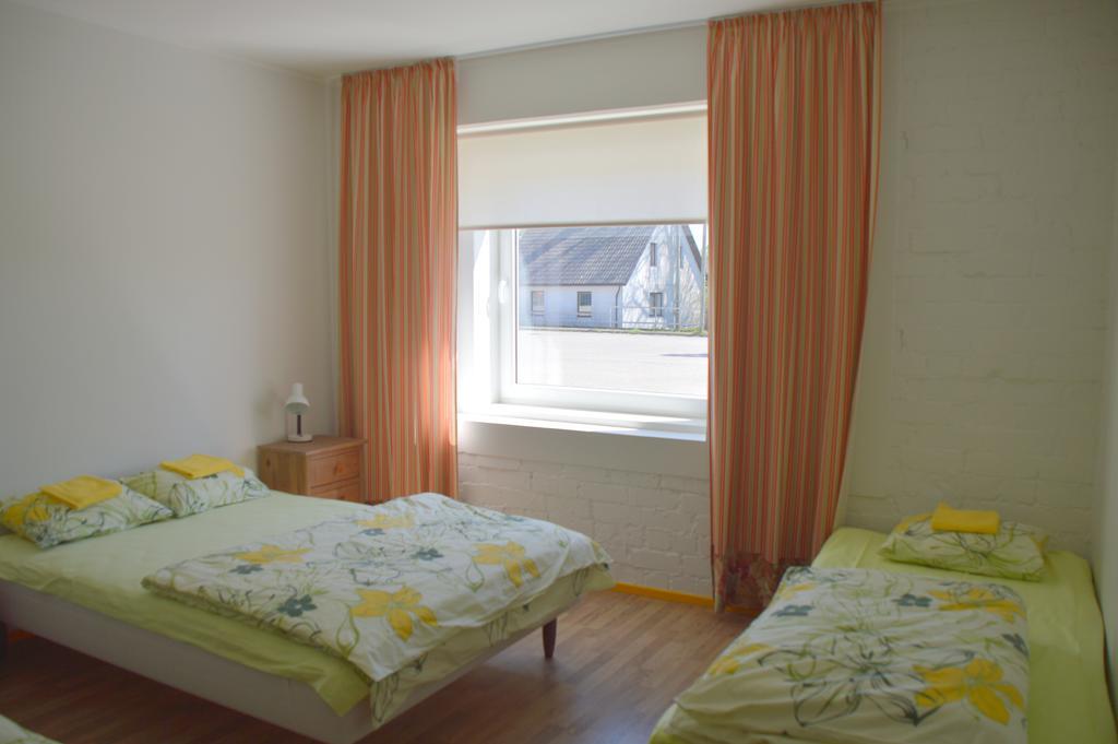 Saare Automatic Hostel Pärnu Exteriör bild