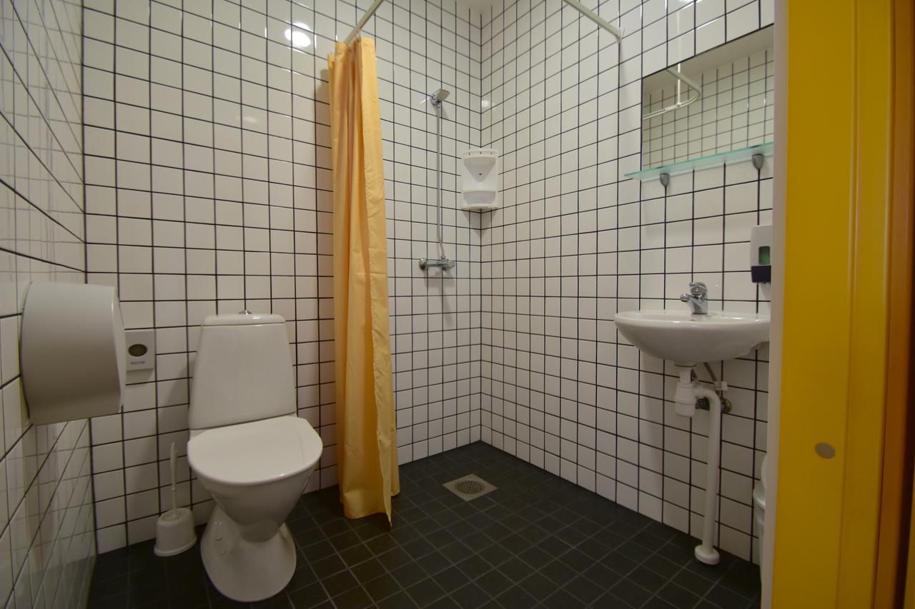 Saare Automatic Hostel Pärnu Exteriör bild