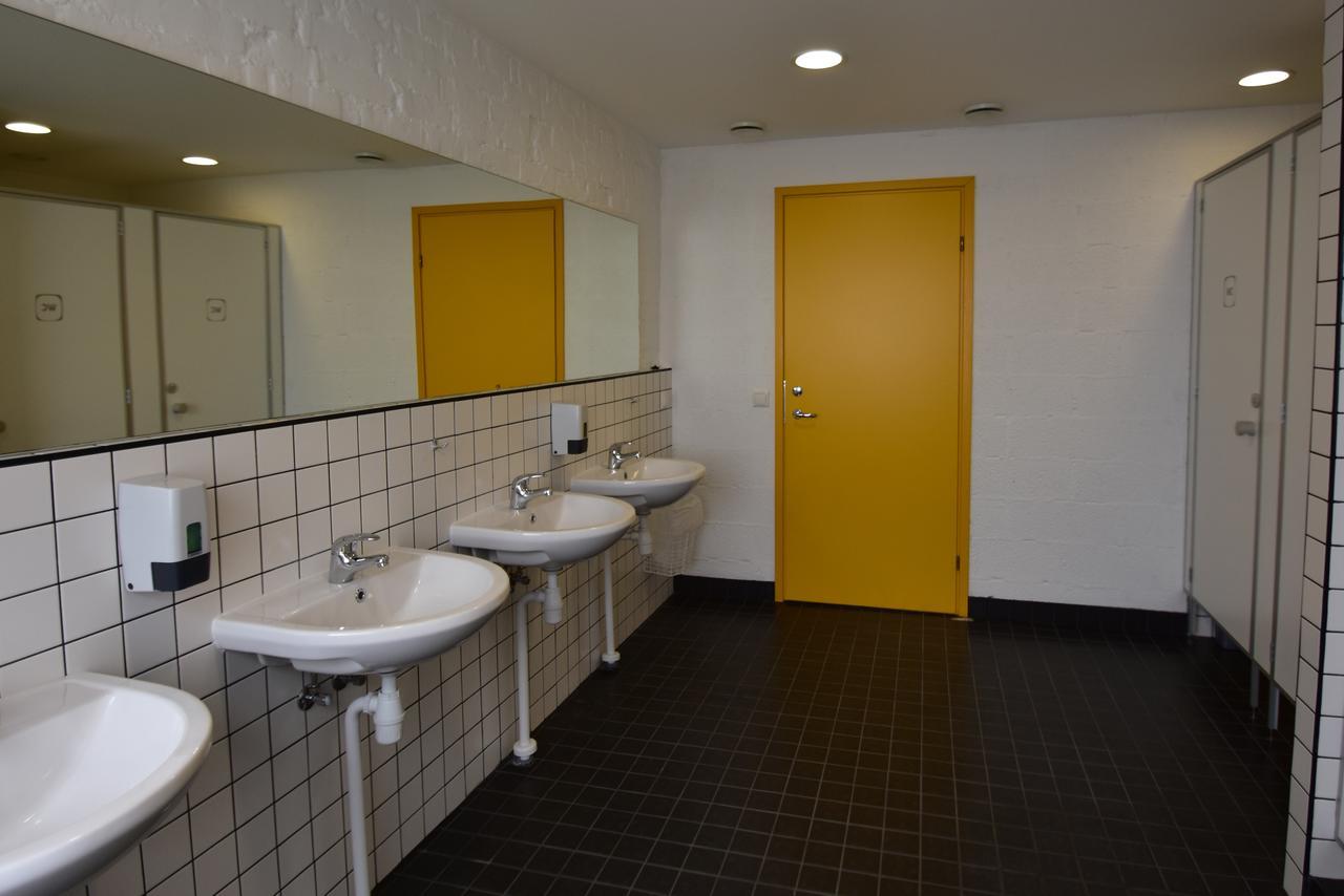 Saare Automatic Hostel Pärnu Exteriör bild